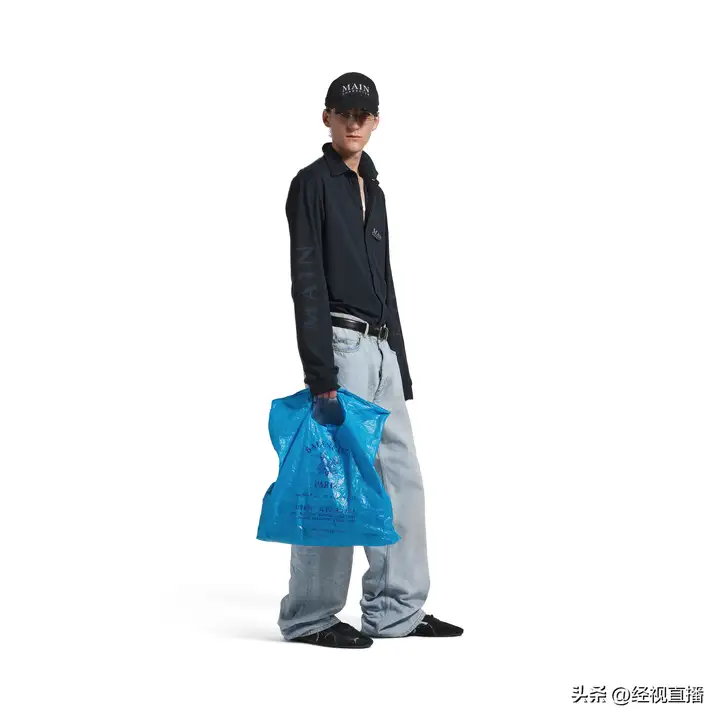 巴黎世家8200元新包像“塑料袋”（客服表示：以织物为材料）