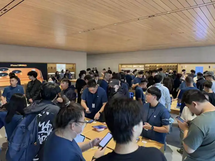 iPhone17Pro被黄牛拒收！黄牛：货太多了